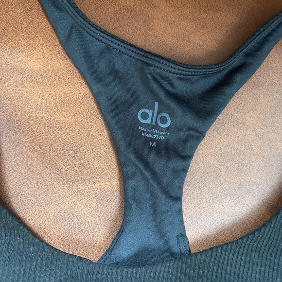 ALO Yoga Knot Bra - Picture 6 of 6